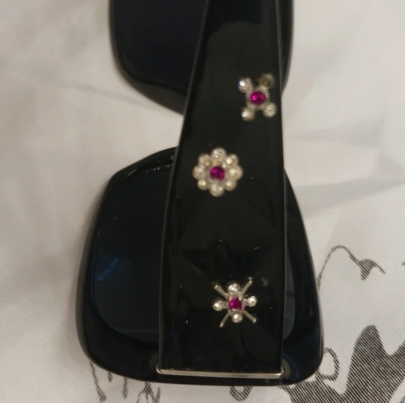 Authentic Chanel crystal sunglasses. - Picture 6 of 16